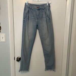 American Eagle Woman’s Pleated Front Mom Jean